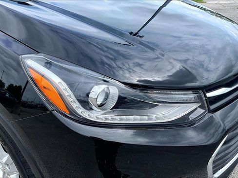 Used 2020 Chevrolet Trax LT w/ LT Convenience Package FWD image 40