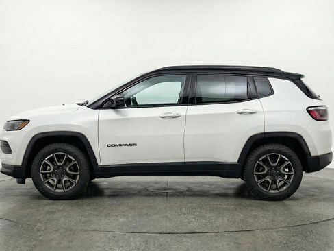 Used 2025 Jeep Compass Trailhawk image 5