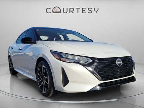 Certified 2025 Nissan Sentra SR w/ SR Premium Package image 7