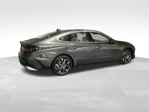 New 2025 Hyundai Sonata SEL image 3