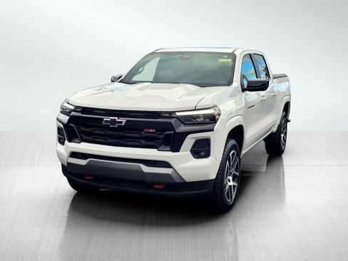 Used 2023 Chevrolet Colorado Z71 w/ Z71 Convenience Package 2 image 9