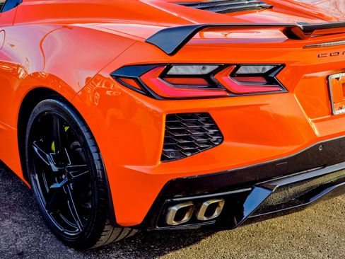 Used 2021 Chevrolet Corvette Stingray Premium Conv w/ Z51 Performance Package RWD image 11