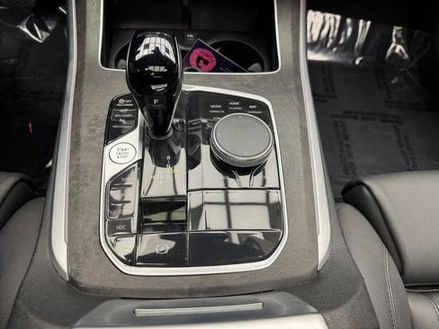 Used 2022 BMW X5 xDrive40i w/ Parking Assistance Package image 20