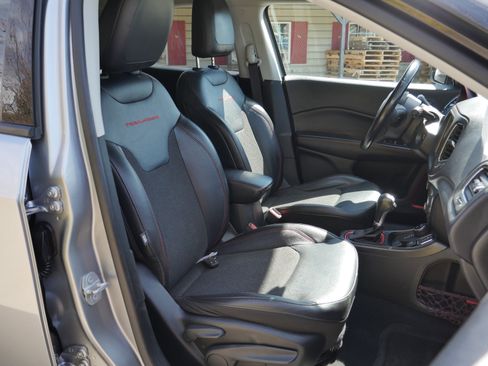 Used 2020 Jeep Compass Trailhawk AWD/4WD image 26