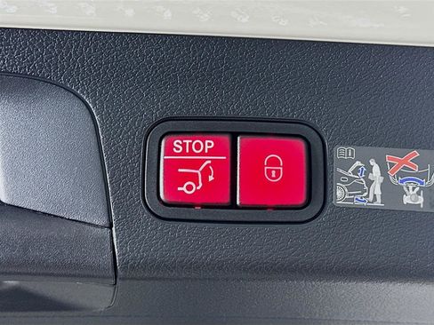 Used 2026 Mercedes-Benz GLS 450 4MATIC image 36