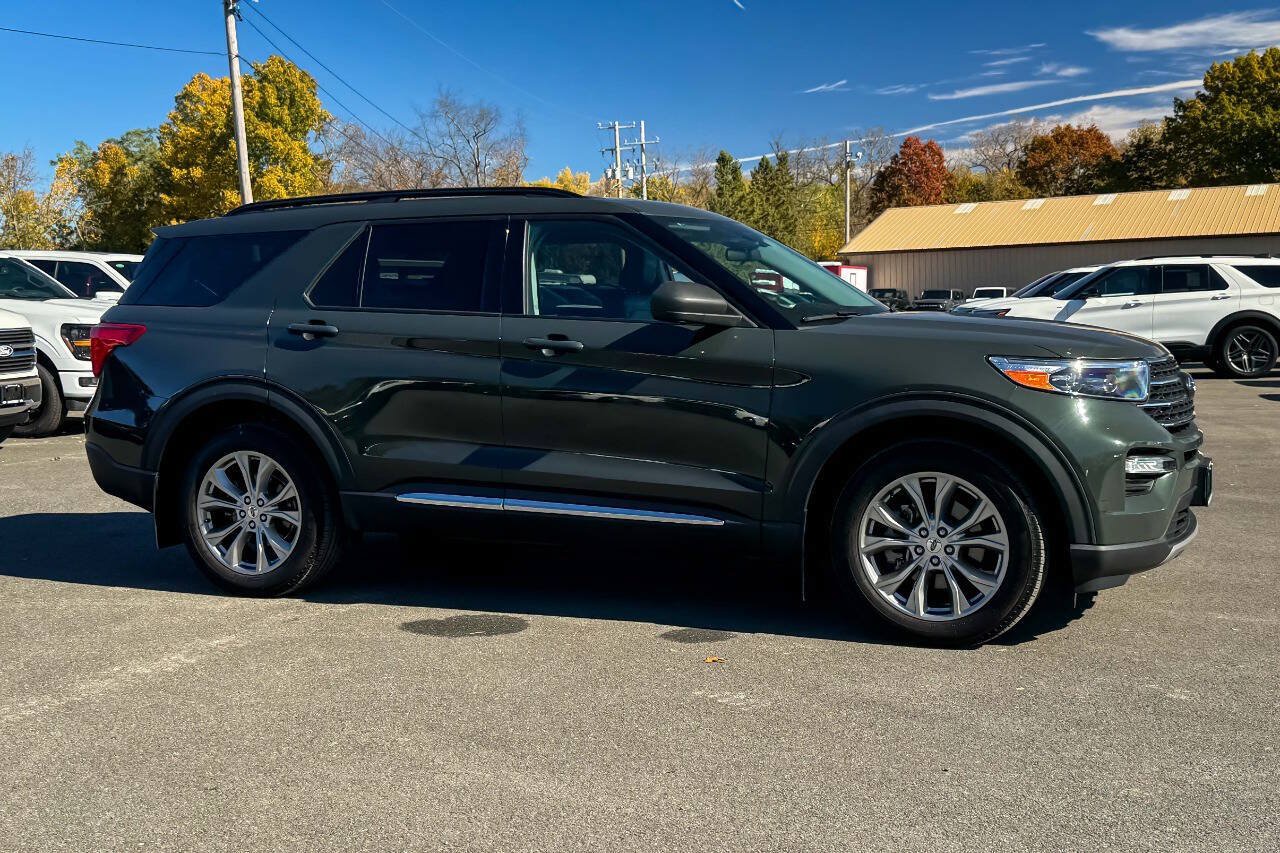 Used 2024 Ford Explorer XLT w/ Equipment Group 202A AWD/4WD image 2
