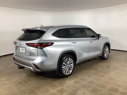 Used 2024 Toyota Highlander Platinum AWD/4WD image 8