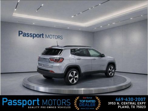 Used 2018 Jeep Compass Latitude w/ Popular Equipment Group FWD image 5