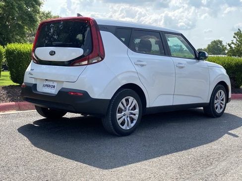 Used 2021 Kia Soul LX FWD image 3