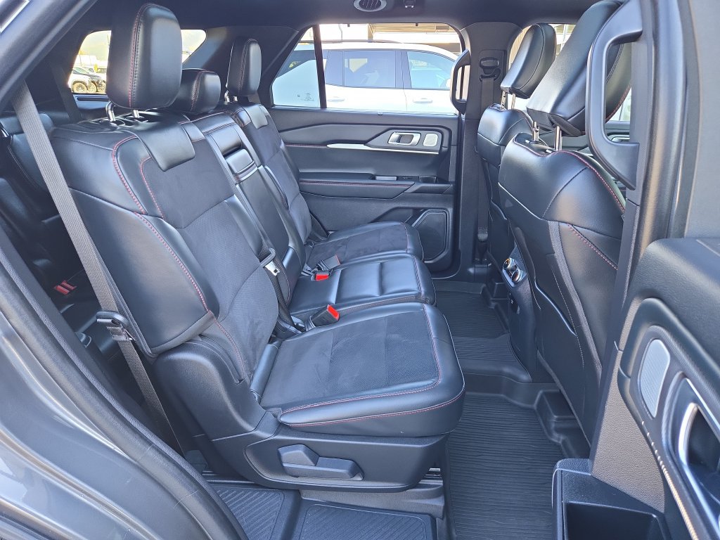 Used 2025 Ford Explorer ST AWD/4WD image 17