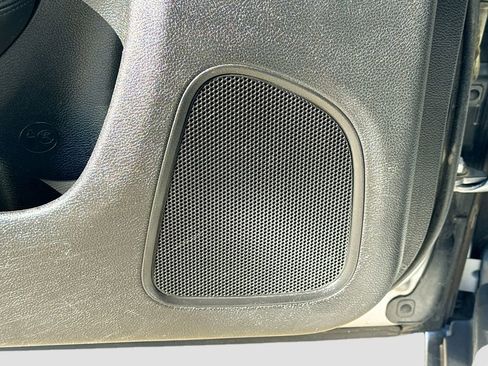 Used 2016 Chrysler 200 Limited image 21