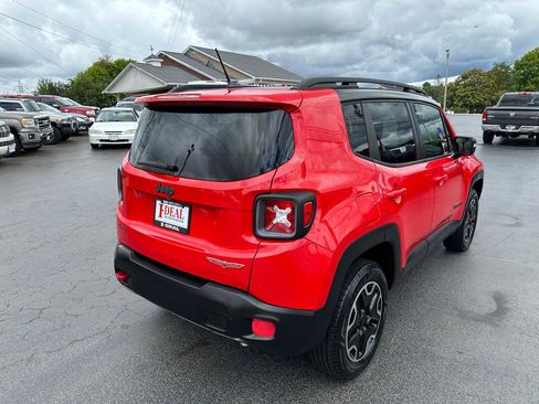Used 2017 Jeep Renegade Trailhawk AWD/4WD image 4