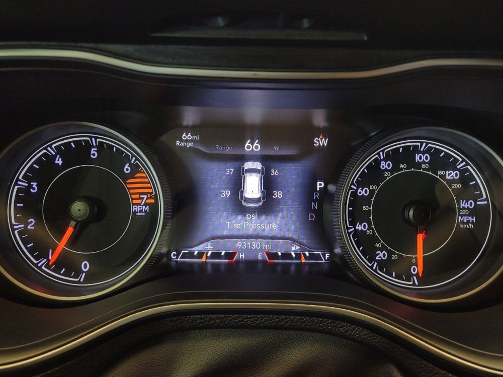 Used 2019 Jeep Cherokee Limited FWD image 23