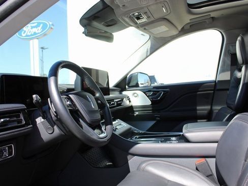 Used 2025 Lincoln Aviator Reserve w/ Equipment Group 201A image 11