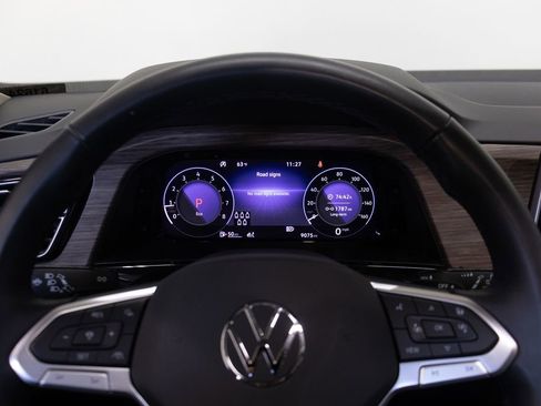 Used 2025 Volkswagen Atlas SEL Premium R-Line AWD/4WD image 32