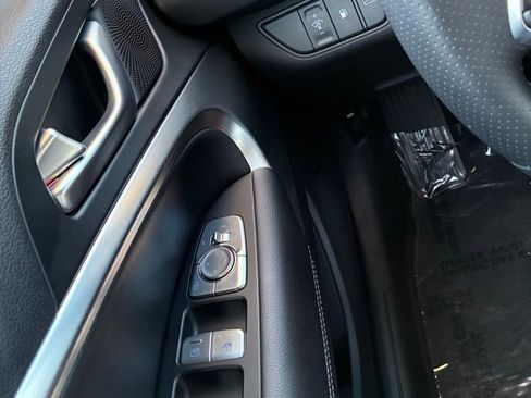 Used 2025 Genesis G70 2.5T image 31