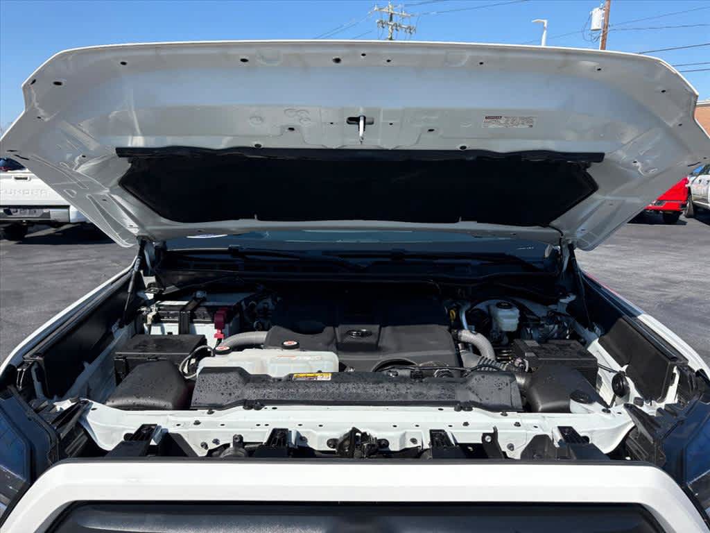 Used 2025 Toyota Tundra SR5 w/ SR5 Premium Package AWD/4WD image 31