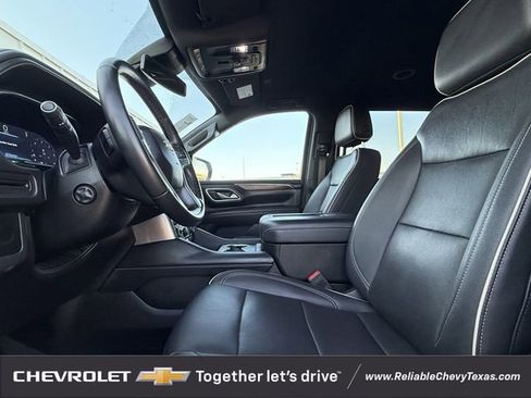 Used 2023 Chevrolet Suburban Premier image 32