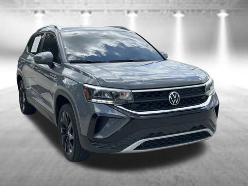 Certified 2024 Volkswagen Taos SE FWD image 7