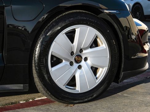 Used 2021 Porsche Taycan Base image 52