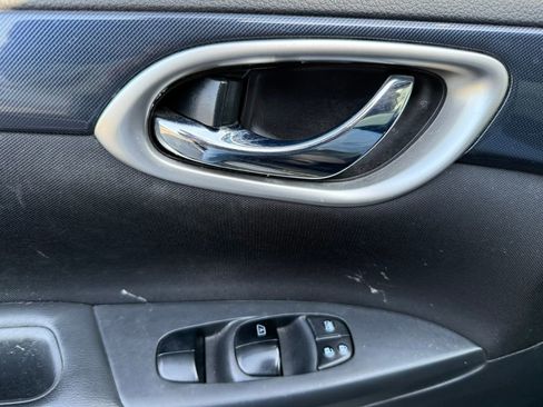 Used 2018 Nissan Sentra SR w/ SR Midnight Edition Package FWD image 5
