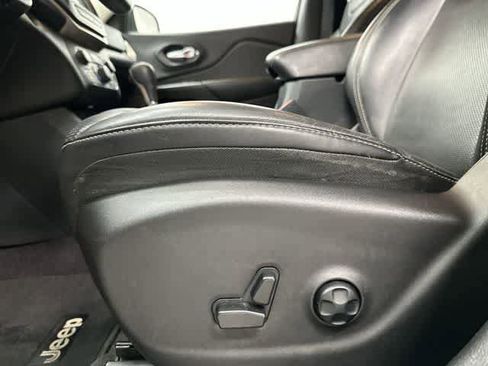 Used 2016 Jeep Cherokee Limited w/ Luxury Group FWD image 27
