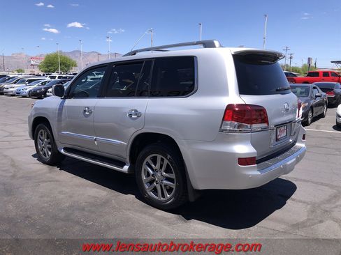 Used 2015 Lexus LX 570 4WD w/ Luxury Package image 6