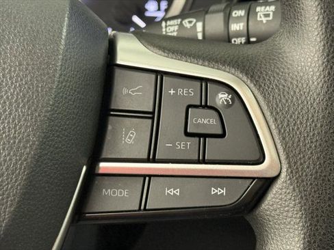 Certified 2023 Toyota Highlander L image 21