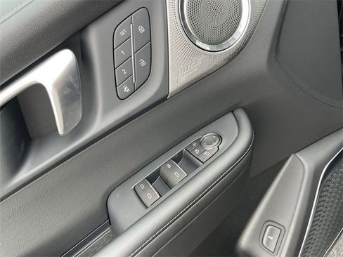 New 2025 Buick Enclave Avenir w/ Super Cruise Package image 13