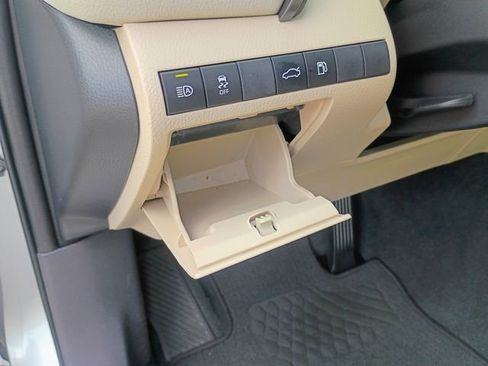 Used 2018 Toyota Camry XLE image 27