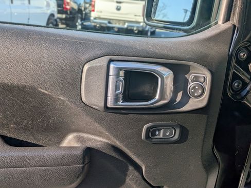 Used 2024 Jeep Wrangler Unlimited Rubicon image 15