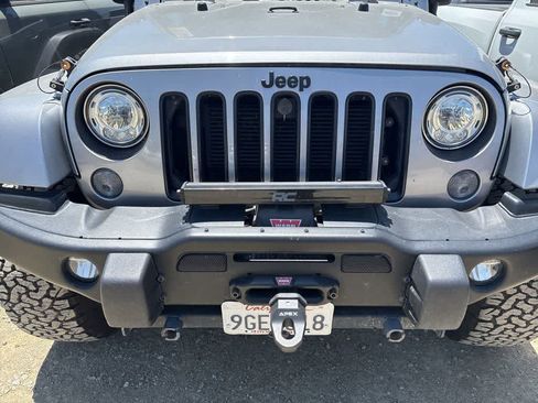 Used 2017 Jeep Wrangler Unlimited Sahara AWD/4WD image 3