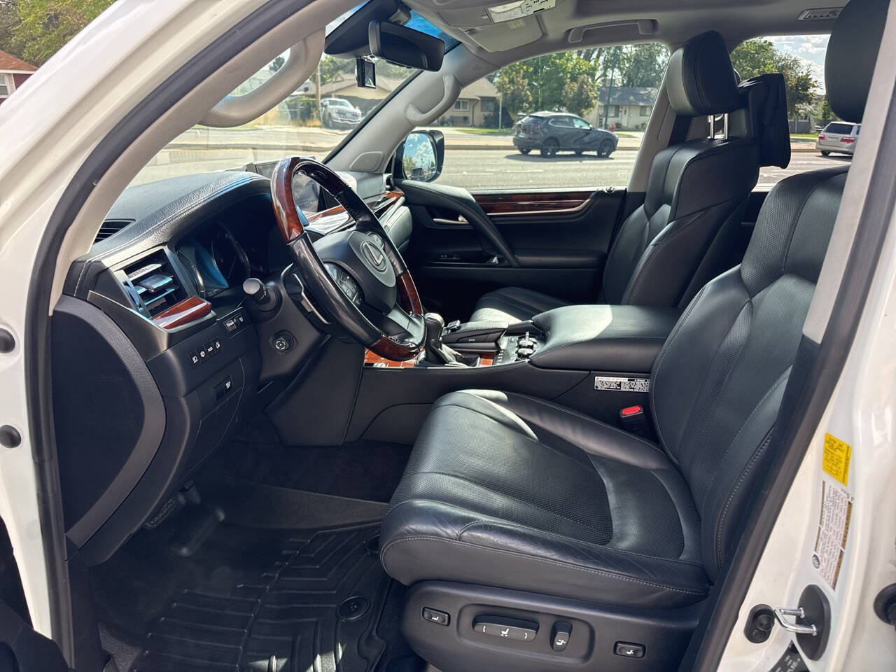 Used 2017 Lexus LX 570 4WD image 4