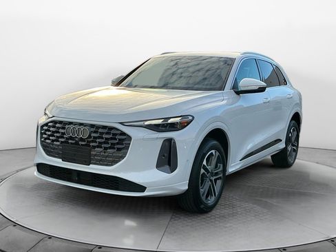 New 2025 Audi Q5 Premium image 3