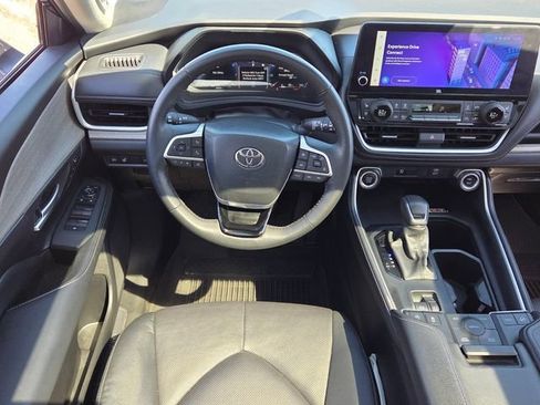 Used 2024 Toyota Grand Highlander AWD image 7