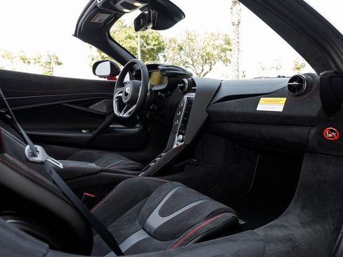Used 2027 McLaren 750S Spider RWD image 51