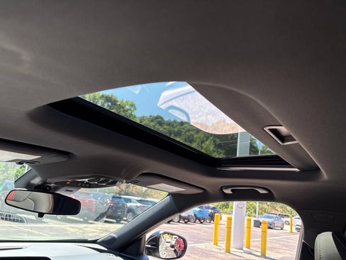 Certified 2024 Chevrolet Trax RS w/ Sunroof Package FWD image 12