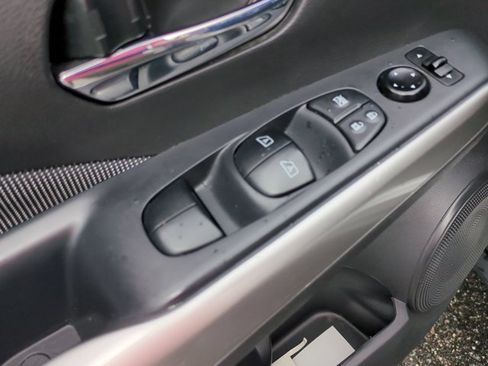 Used 2020 Nissan Kicks SV FWD image 12
