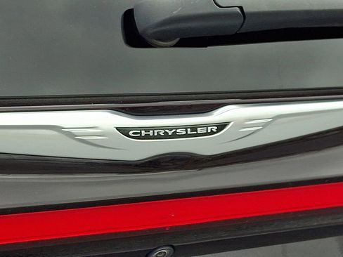 Used 2022 Chrysler Pacifica Touring-L image 36