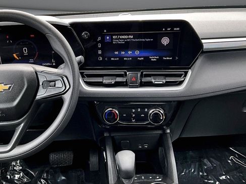 Used 2025 Chevrolet TrailBlazer LT FWD image 9