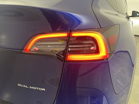 Used 2021 Tesla Model Y Long Range image 25