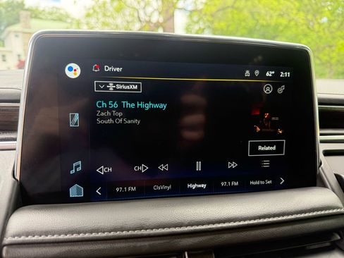 Used 2022 Chevrolet Suburban LT AWD/4WD image 23