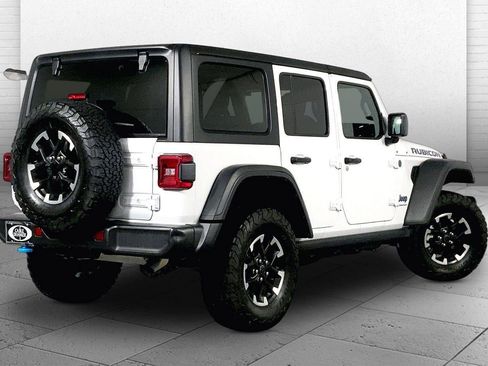 Used 2025 Jeep Wrangler Unlimited Rubicon 4xe w/ Convenience Group AWD/4WD image 13