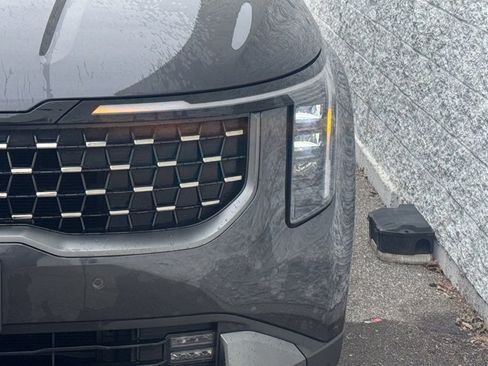 Used 2025 Kia Carnival SX w/ SX Dark Edition Package image 6