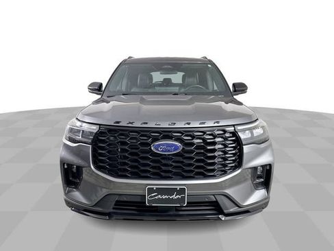 Used 2025 Ford Explorer ST-Line w/ ST-Line Street Pack AWD/4WD image 3