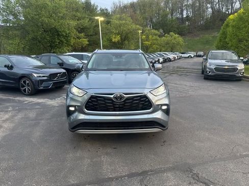 Used 2021 Toyota Highlander Platinum image 2