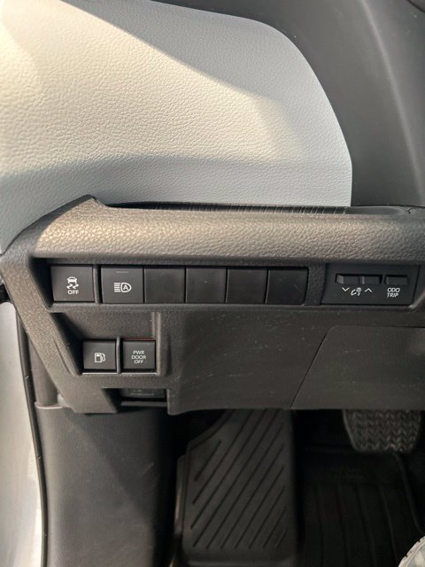 Used 2025 Toyota Sienna LE AWD/4WD image 13