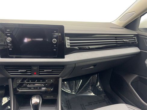 Used 2025 Volkswagen Jetta SE w/ Sunroof Package image 53