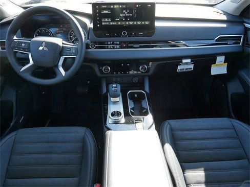 New 2026 Mitsubishi Outlander Trail Edition image 7