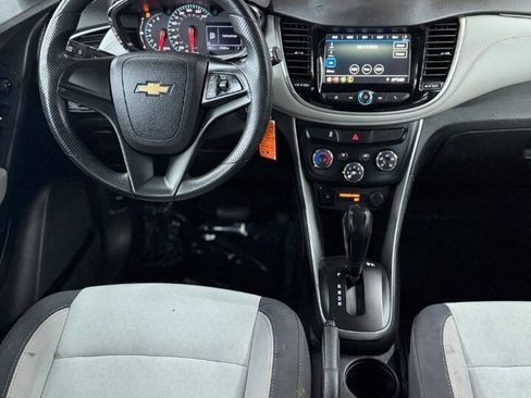 Used 2018 Chevrolet Trax LS w/ LPO, Cargo Package FWD image 13